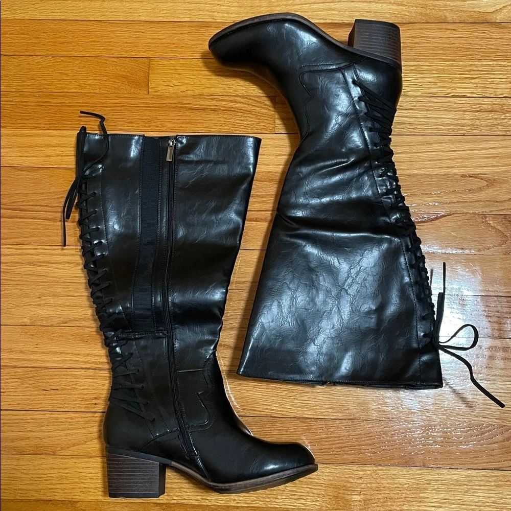 NWT Torrid Black Leather Lace Back Knee-High Boots Size 10 Wide - Picture 1 of 7